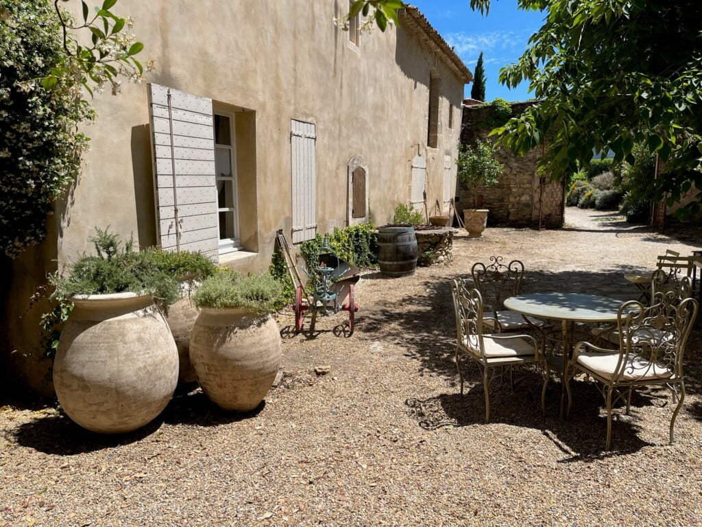 Votre mariage de rêve au cœur du Luberon • cour 1