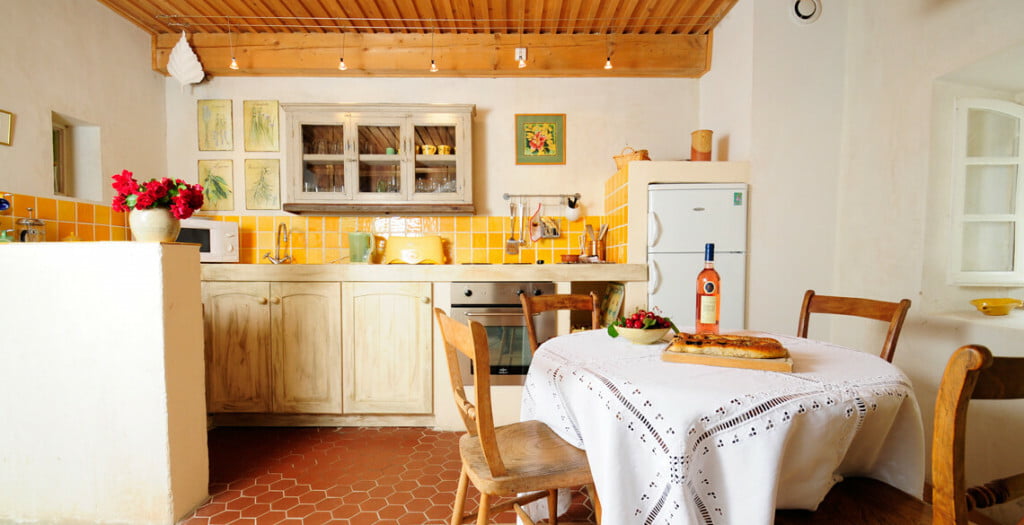 Le tilleul • gite murier cuisine 2