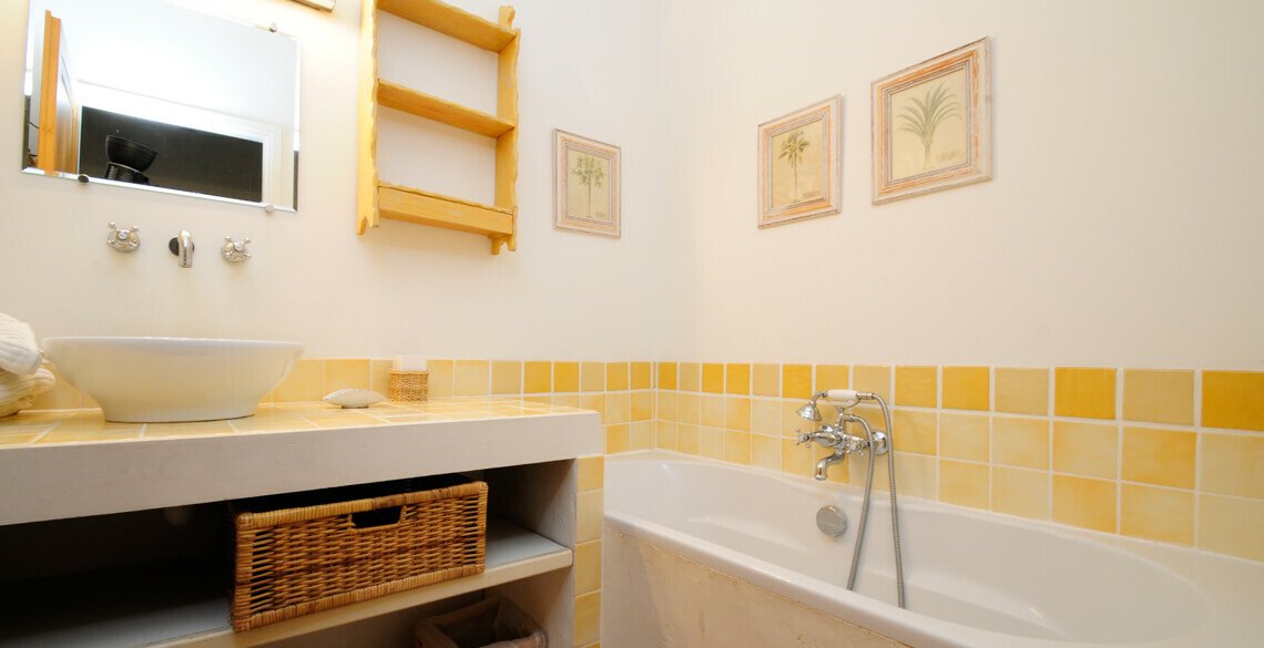 Le tilleul • gite murier salle de bains
