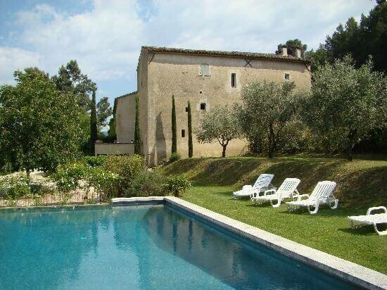 Nos gîtes en plein cœur du Luberon • piscine 1