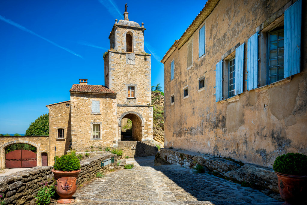 Votre mariage de rêve au cœur du Luberon • shutterstock 1771142672